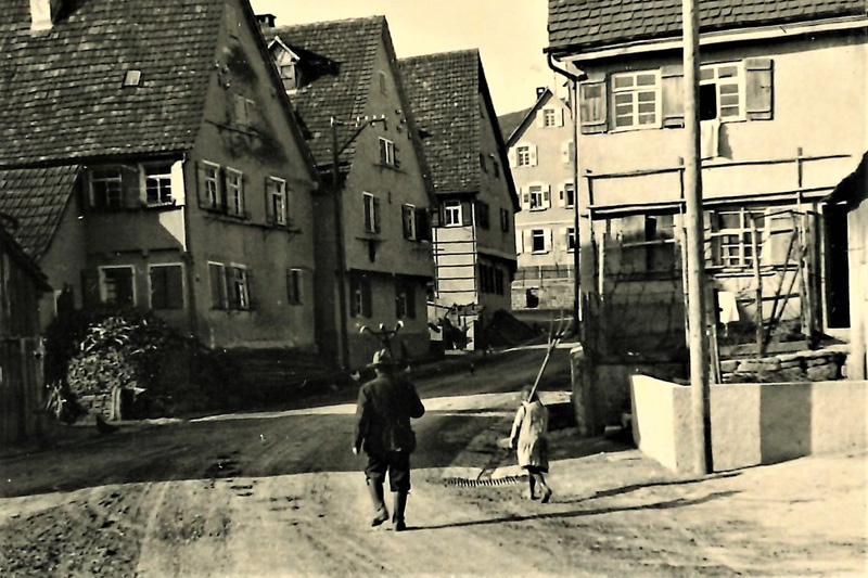 Früher Unterbronngass, heute Rottenburgerstr. Oben a.d. Einmündung war ein Brunnen m 2 Pumpen.